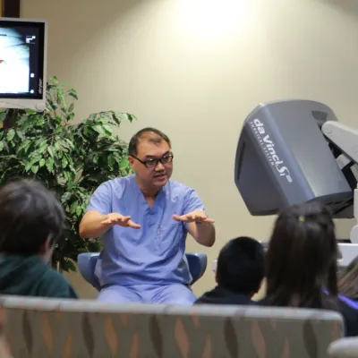 Doctor from Gordon Robotic Surgery giving lecture to G6 Students